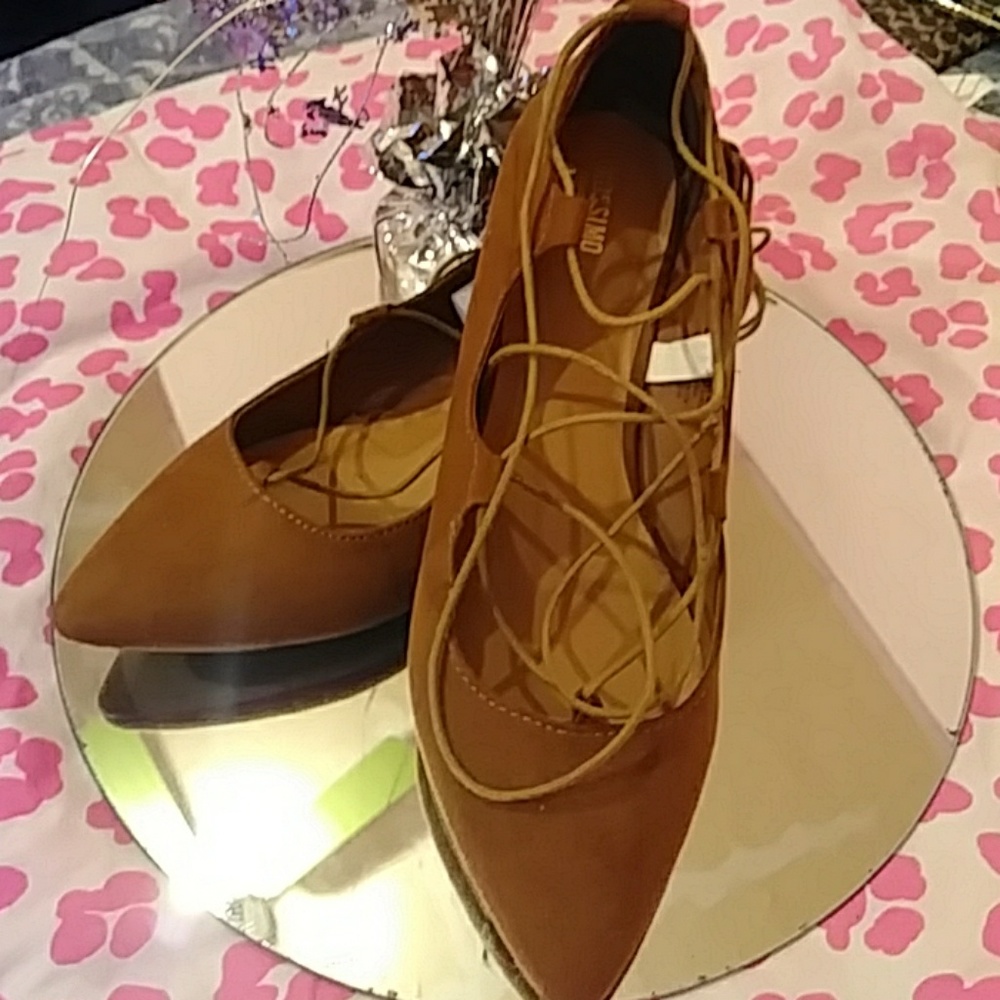 Lightly worn womens wrap up flat
